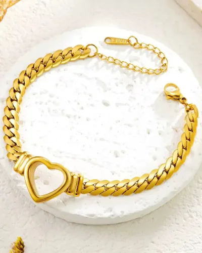 A beautiful gold plated bracelet give elegant and preety look