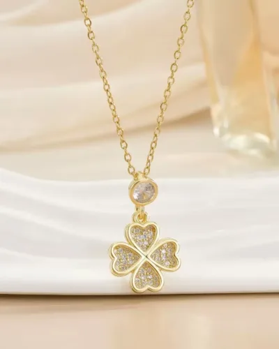 Cute and elegant trendy clover leaf designed pendant with anti tarnish chain