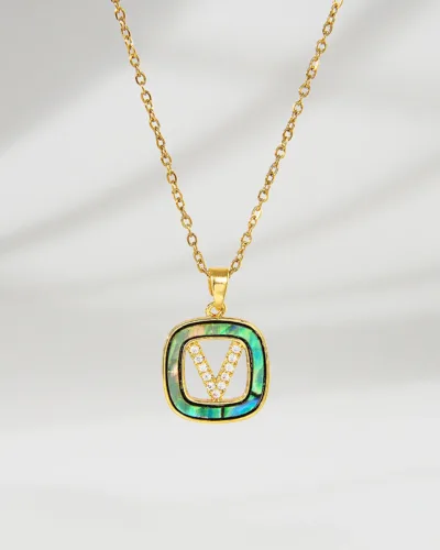 A attractive chain with a cute pendant perfect for office, party, and for asthetic look