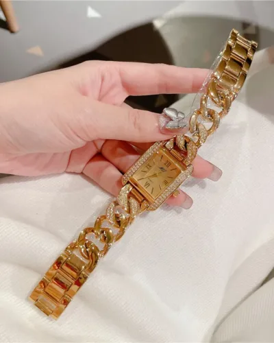 Shiny stylish and glossy watch give trendy look