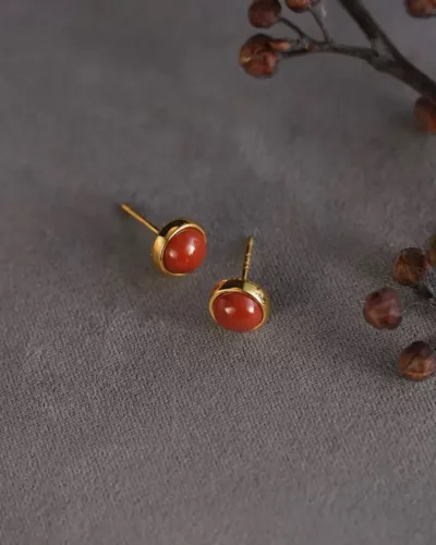 Beautiful  emerald twisted stud earing