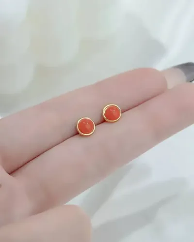 Beautiful  emerald twisted stud earing