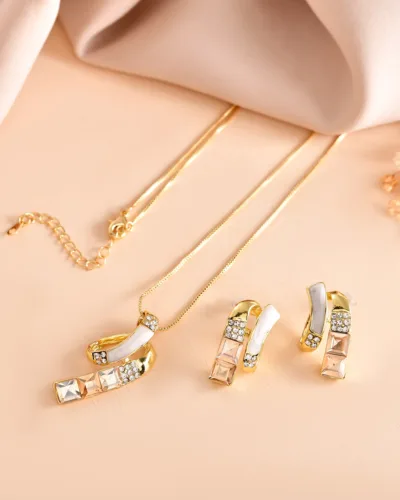 Elegant Gold-Tone Crystal Curve Pendant/Chain Set for Women