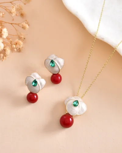 Floral Pearl Drop Pendant Chain for Women – Elegant silver Finish Statement pendant Set